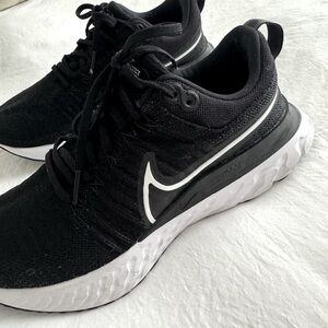 Nike React Infinity Flyknit - Black and White Women’s Sneakers - size 8.5